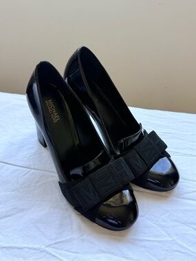 Michael Kors Black Patent Leather Bow Block Heel Pumps